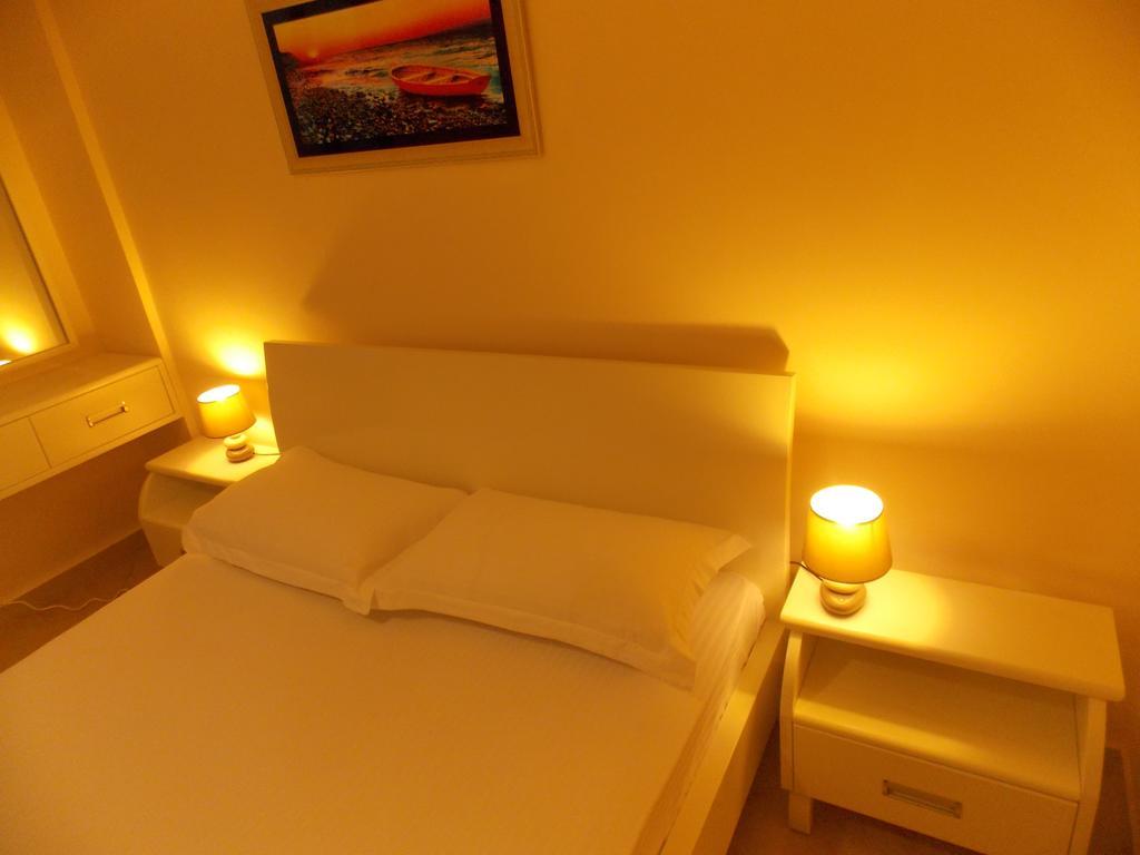 Amber Apartments Sarandë エクステリア 写真